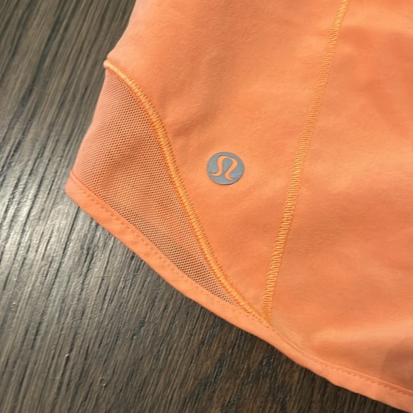 lululemon hotty hot shorts, 4 inch, low rise - Picture 3 of 5